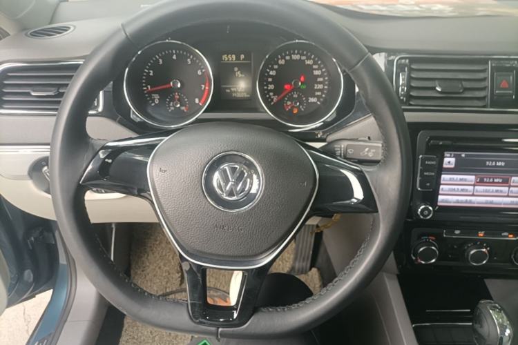 Used Volkswagen Sagitar 2015 230TSI Automatic Comfort Version Steering Wheel