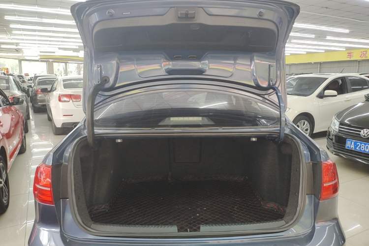 Used Volkswagen Sagitar 2015 230TSI Automatic Comfort Version Trunk