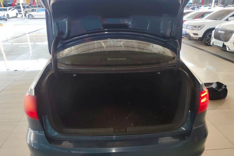 Used Volkswagen Sagitar 2015 1.6L Automatic Comfort Model Trunk