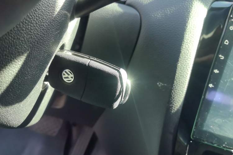 Used Volkswagen Sagitar 2015 230TSI Automatic Comfort Version Vehicle Key