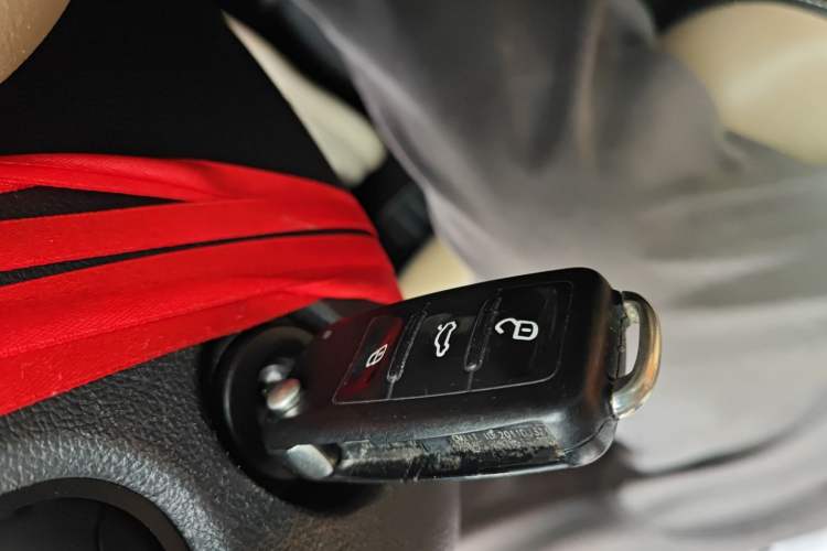 Used Volkswagen Sagitar 2015 230TSI Automatic Comfort Version Vehicle Key