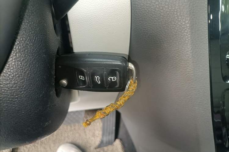 Used Volkswagen Sagitar 2015 230TSI Automatic Comfort Version Vehicle Key