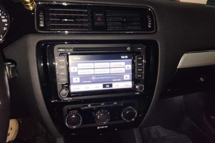Used Volkswagen Sagitar 2015 230TSI Automatic Comfort Version Audio And AC Panel