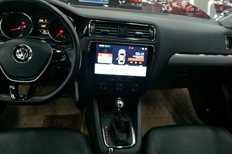 Used Volkswagen Sagitar 2015 230TSI Automatic Comfort Version Audio And AC Panel
