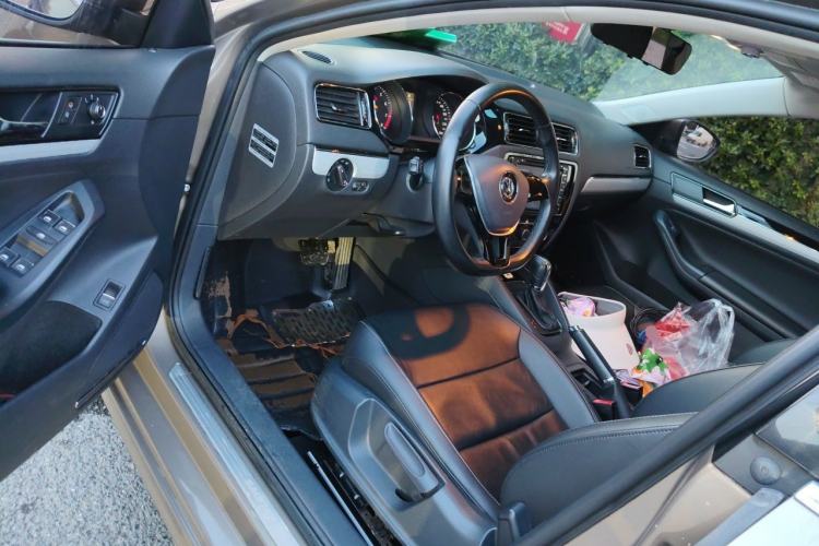 Used Volkswagen Sagitar 2015 1.6L Automatic Comfort Model Driver Seat