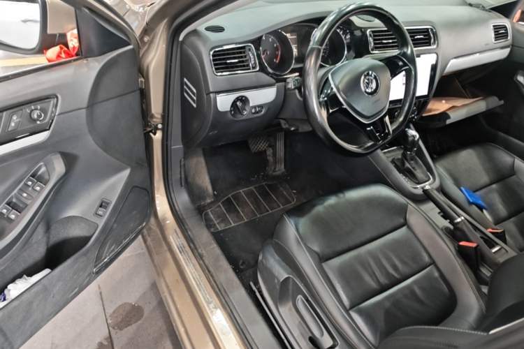 Used Volkswagen Sagitar 2015 1.6L Automatic Fashion Model Driver Seat