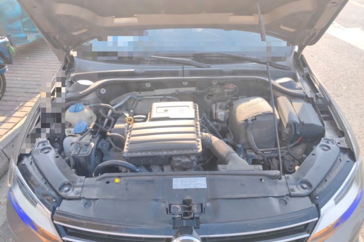 Used Volkswagen Sagitar 2015 1.6L Manual Comfort Model Engine Bay