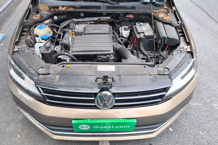 Used Volkswagen Sagitar 2015 1.6L Manual Comfort Model Engine Bay
