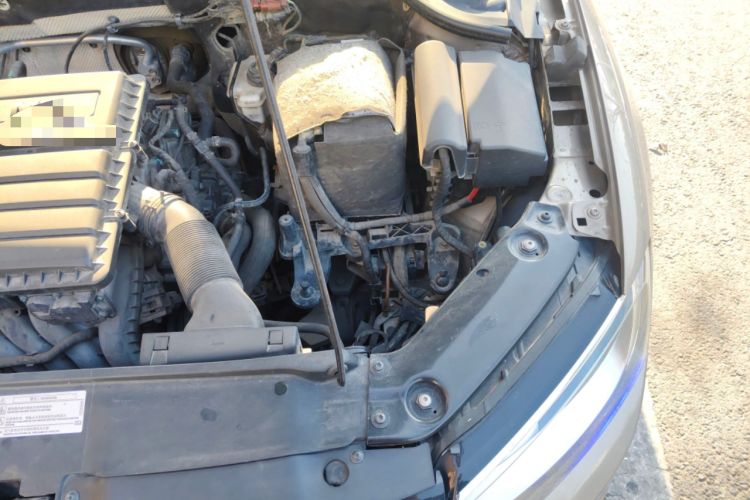 Used Volkswagen Sagitar 2015 1.6L Manual Comfort Model Engine Bay Left