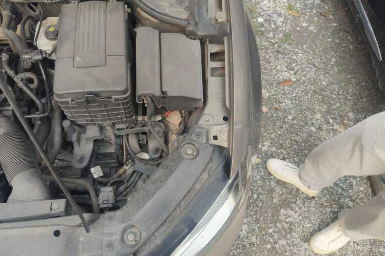 Used Volkswagen Sagitar 2015 1.6L Automatic Comfort Model Engine Bay Left