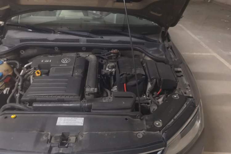 Used Volkswagen Sagitar 2015 230TSI Automatic Luxury Model Engine Bay Left