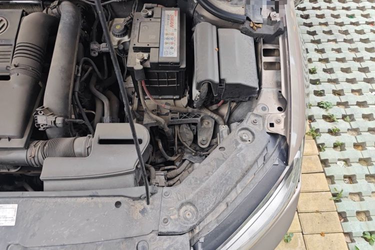 Used Volkswagen Sagitar 2015 230TSI Automatic Luxury Model Engine Bay Left