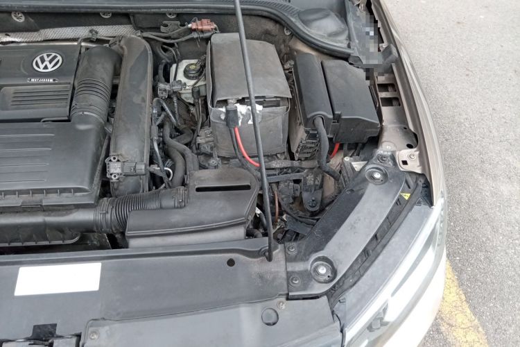 Used Volkswagen Sagitar 2015 230TSI Automatic Luxury Model Engine Bay Left
