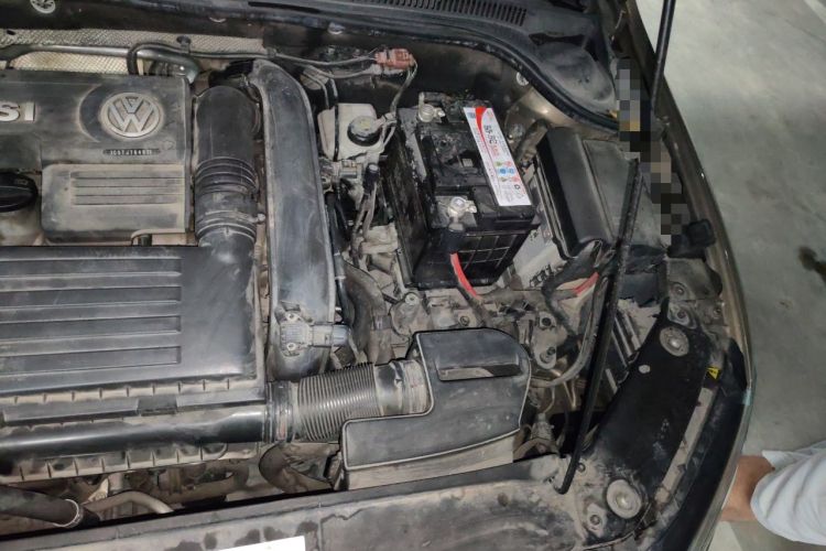 Used Volkswagen Sagitar 2015 230TSI Automatic Comfort Version Engine Bay Left