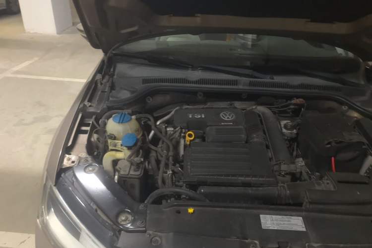 Used Volkswagen Sagitar 2015 230TSI Automatic Luxury Model Engine Bay Right