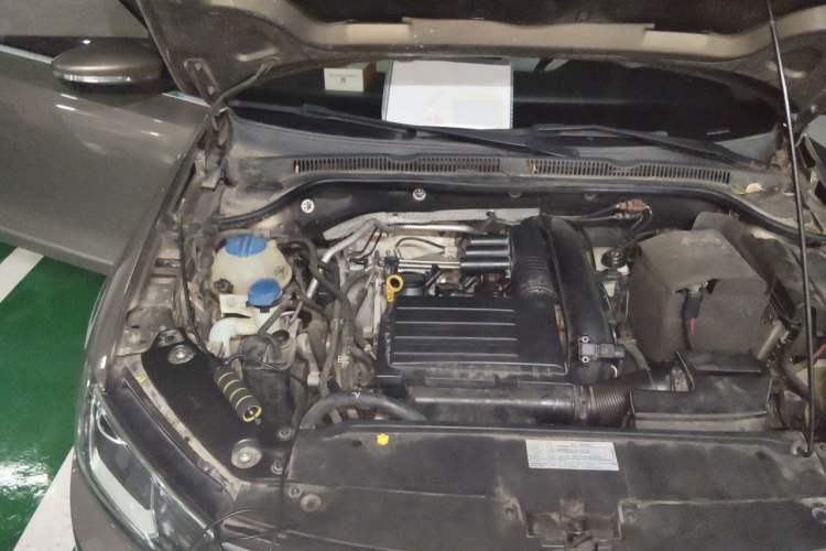 Used Volkswagen Sagitar 2015 230TSI Automatic Comfort Version Engine Bay Right