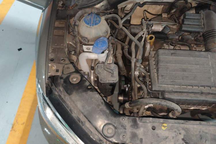Used Volkswagen Sagitar 2015 230TSI Automatic Comfort Version Engine Bay Right