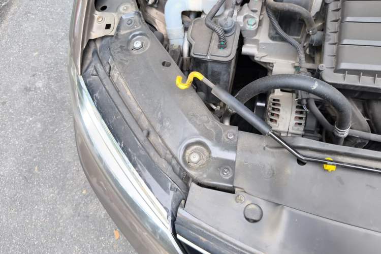 Used Volkswagen Sagitar 2015 1.6L Manual Comfort Model Engine Bay Right