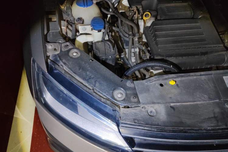 Used Volkswagen Sagitar 2015 230TSI Automatic Comfort Version Engine Bay Right