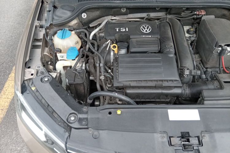 Used Volkswagen Sagitar 2015 230TSI Automatic Luxury Model Engine Bay Right