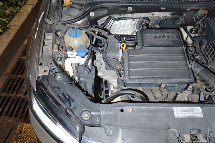 Used Volkswagen Sagitar 2015 1.6L Automatic Comfort Model Engine Bay Right