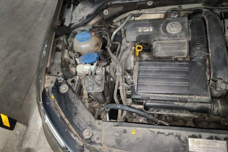Used Volkswagen Sagitar 2015 230TSI Automatic Comfort Version Engine Bay Right