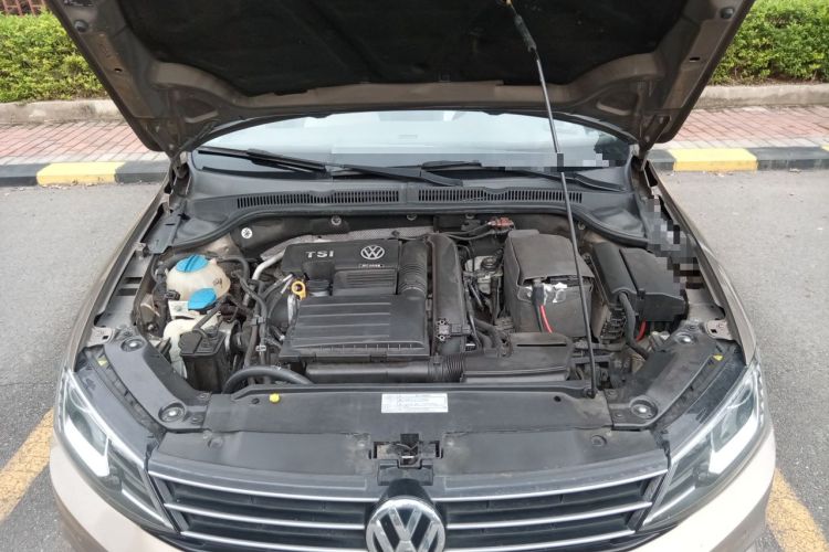 Used Volkswagen Sagitar 2015 230TSI Automatic Luxury Model Engine Bay
