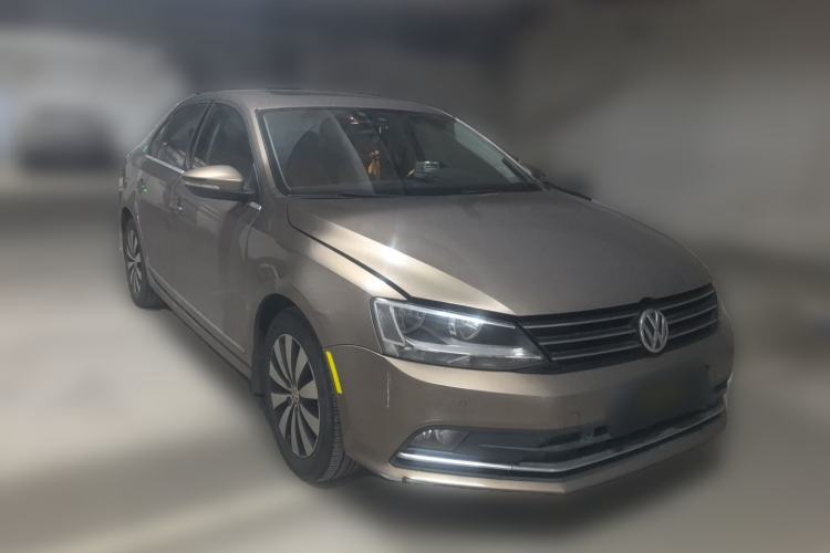 Used Volkswagen Sagitar 2015 230TSI Automatic Luxury Model Front Right 45 Deg
