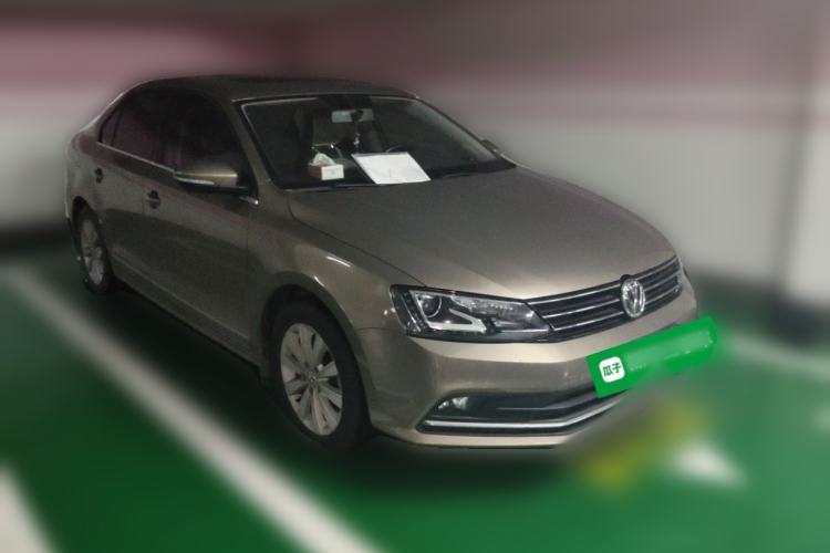 Used Volkswagen Sagitar 2015 230TSI Automatic Comfort Version Front Right 45 Deg