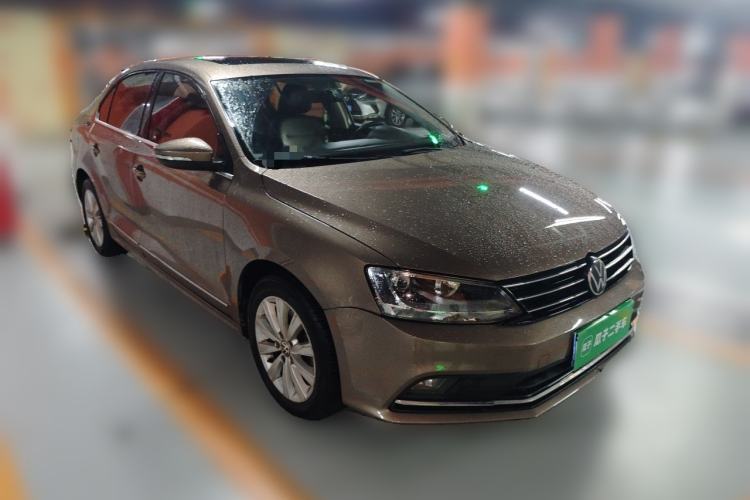 Used Volkswagen Sagitar 2015 230TSI Automatic Comfort Version Front Right 45 Deg