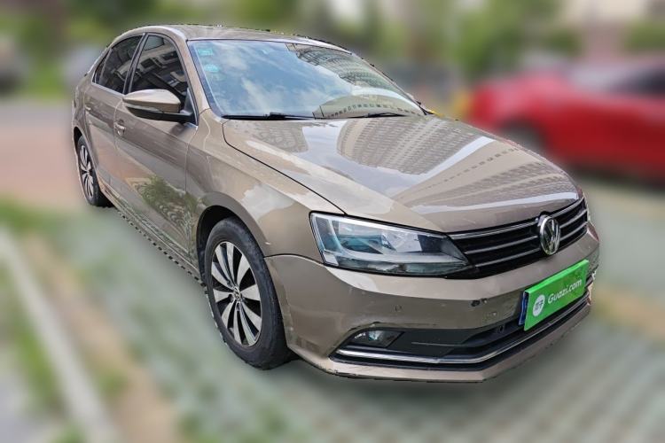 Used Volkswagen Sagitar 2015 230TSI Automatic Luxury Model Front Right 45 Deg
