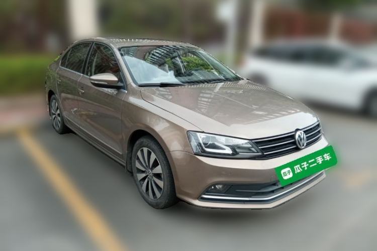 Used Volkswagen Sagitar 2015 230TSI Automatic Luxury Model Front Right 45 Deg