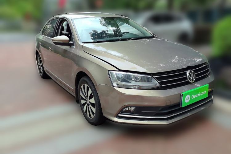 Used Volkswagen Sagitar 2015 230TSI Automatic Comfort Version Front Right 45 Deg