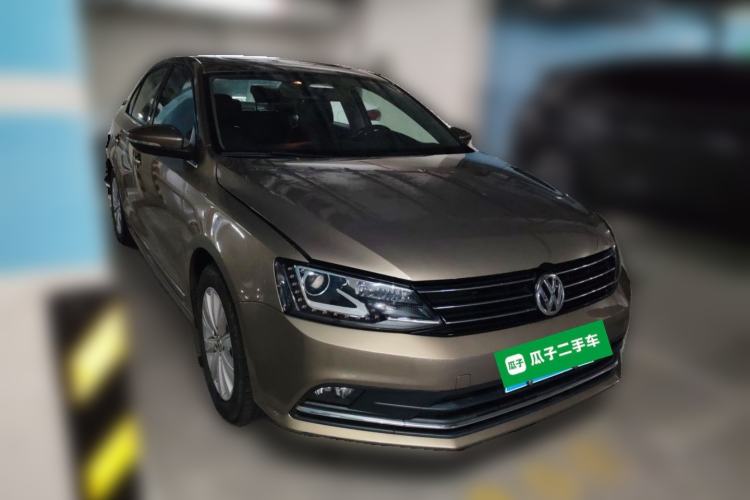 Used Volkswagen Sagitar 2015 230TSI Automatic Comfort Version Front Right 45 Deg