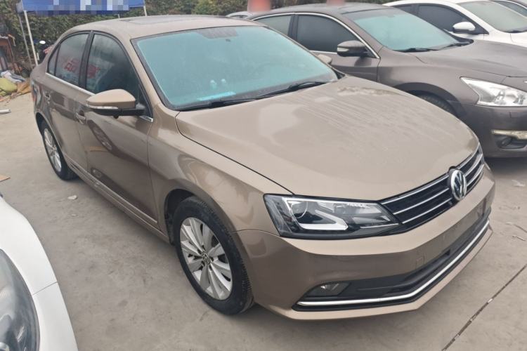 Used Volkswagen Sagitar 2015 230TSI Automatic Comfort Version Front Right 45 Deg