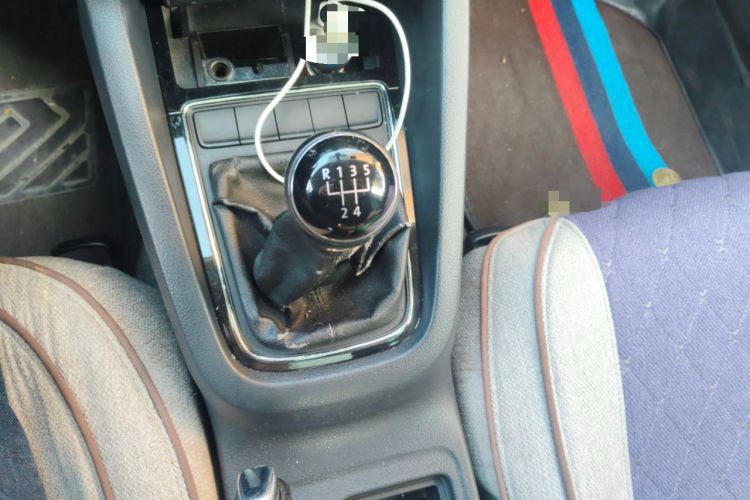 Used Volkswagen Sagitar 2015 1.6L Manual Comfort Model Gear Lever