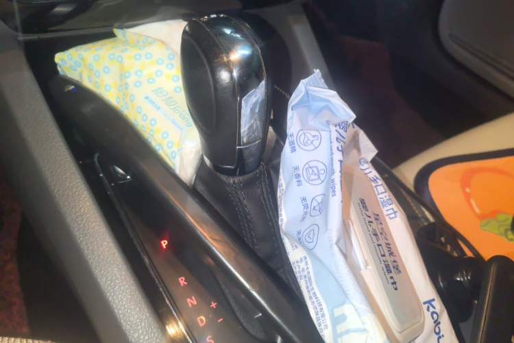Used Volkswagen Sagitar 2015 230TSI Automatic Luxury Model Gear Lever