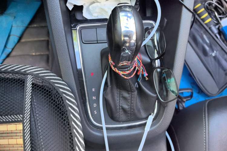 Used Volkswagen Sagitar 2015 1.6L Automatic Comfort Model Gear Lever