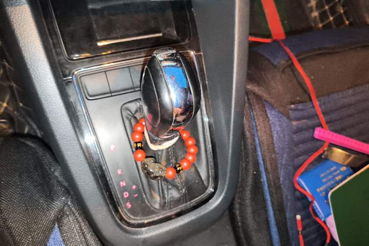 Used Volkswagen Sagitar 2015 1.6L Automatic Comfort Model Gear Lever