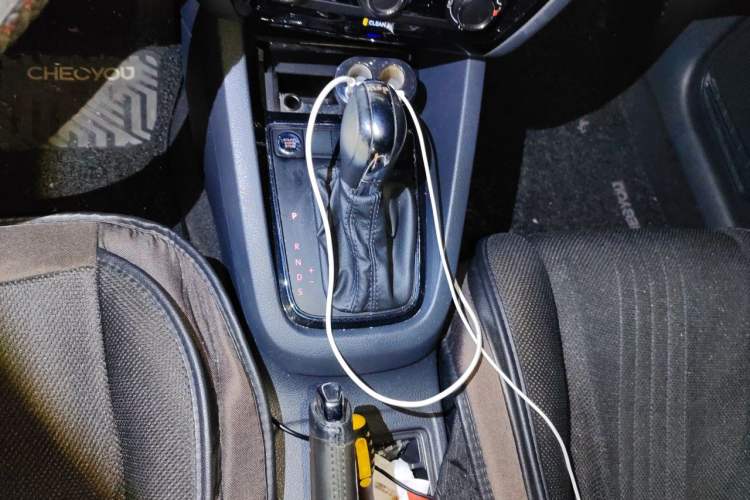 Used Volkswagen Sagitar 2015 230TSI Automatic Comfort Version Gear Lever