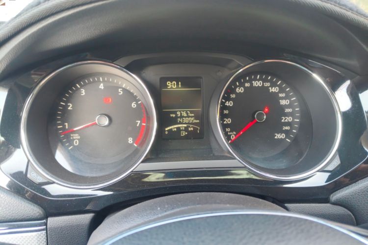 Used Volkswagen Sagitar 2015 1.6L Manual Comfort Model Instrument Cluster