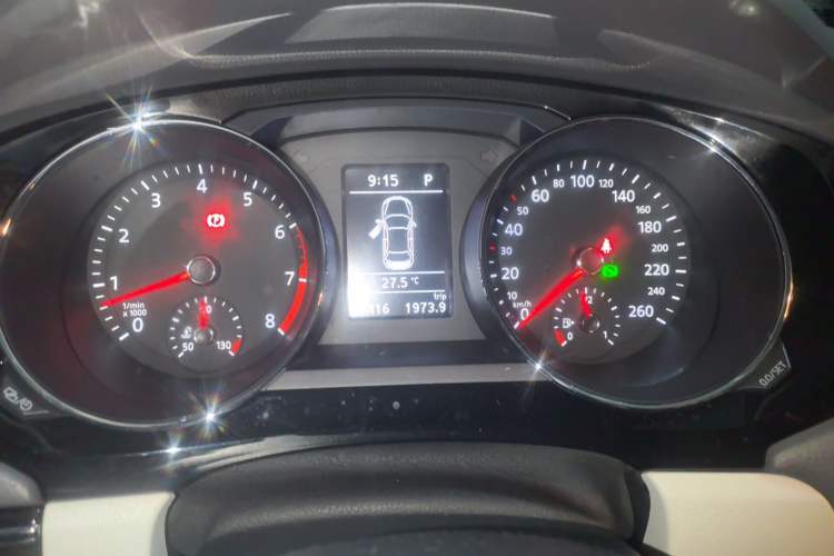 Used Volkswagen Sagitar 2015 230TSI Automatic Luxury Model Instrument Cluster