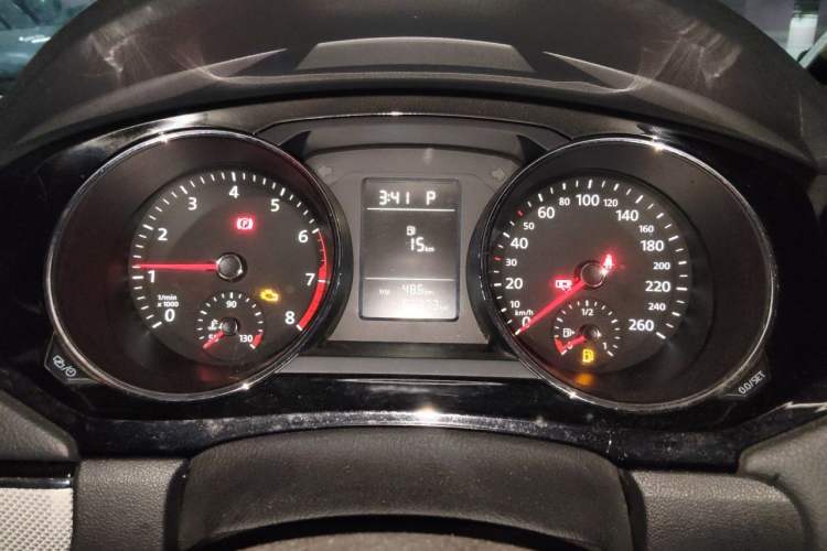 Used Volkswagen Sagitar 2015 230TSI Automatic Comfort Version Instrument Cluster