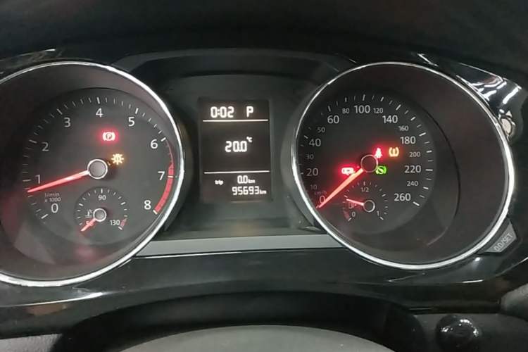 Used Volkswagen Sagitar 2015 230TSI Automatic Comfort Version Instrument Cluster