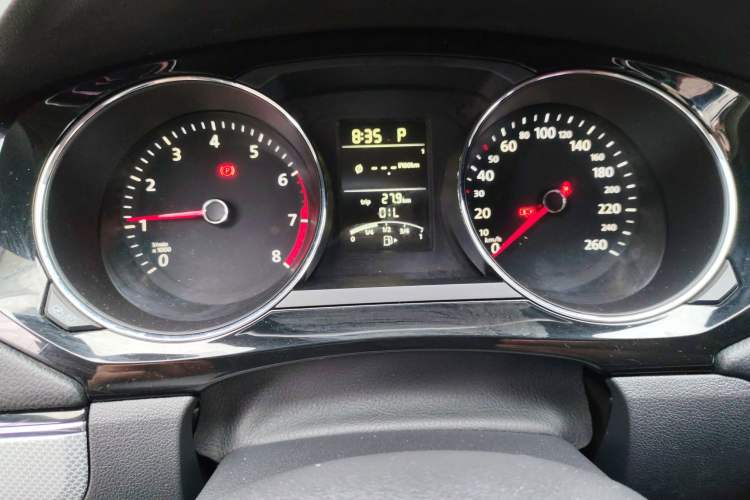 Used Volkswagen Sagitar 2015 1.6L Automatic Comfort Model Instrument Cluster
