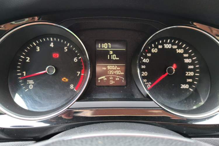 Used Volkswagen Sagitar 2015 1.6L Manual Comfort Model Instrument Cluster