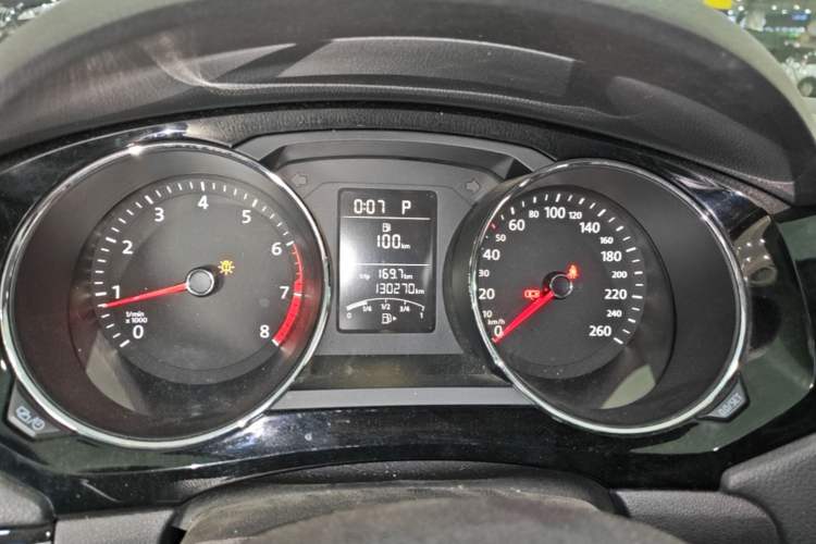 Used Volkswagen Sagitar 2015 1.6L Automatic Fashion Model Instrument Cluster