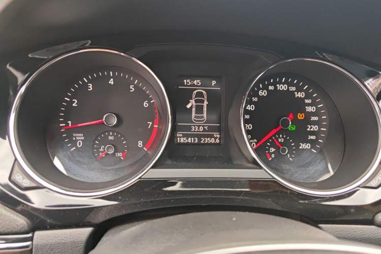 Used Volkswagen Sagitar 2015 230TSI Automatic Luxury Model Instrument Cluster