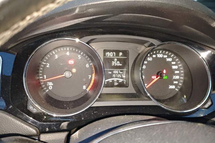 Used Volkswagen Sagitar 2015 1.6L Automatic Comfort Model Instrument Cluster