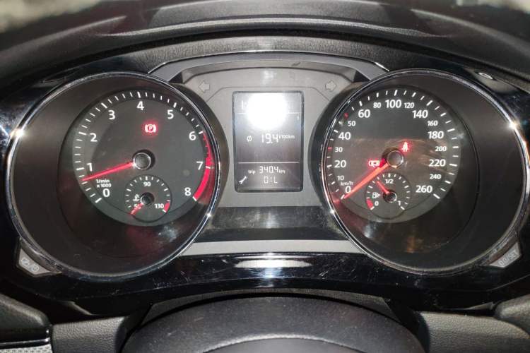 Used Volkswagen Sagitar 2015 230TSI Automatic Comfort Version Instrument Cluster